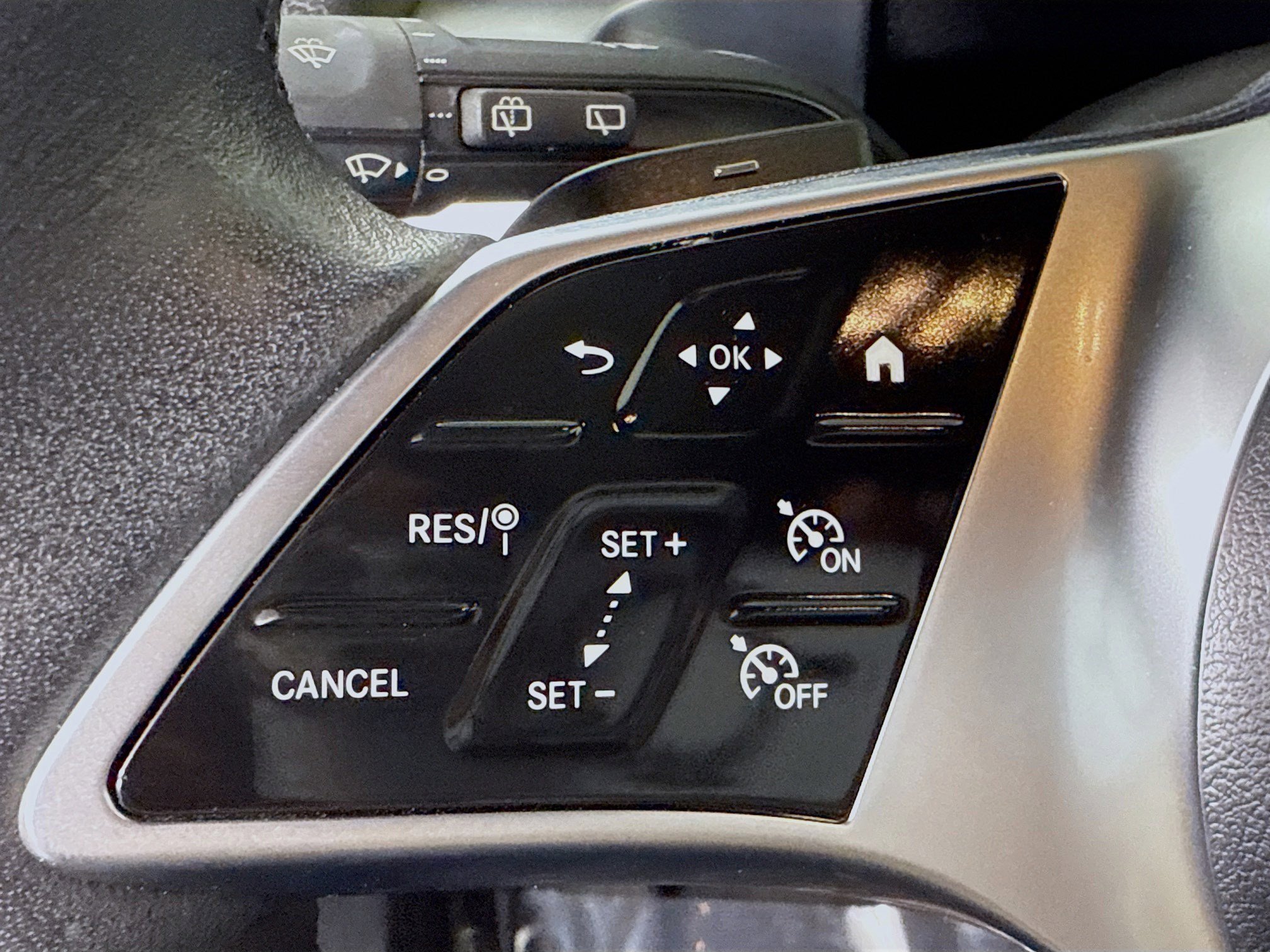 Used 2024 Mercedes-Benz EQB 300 4MATIC image 14