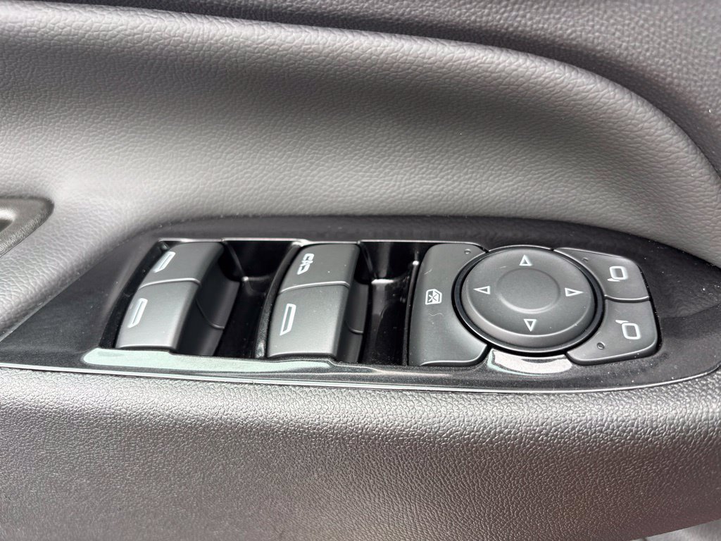 Used 2024 Chevrolet Equinox Premier FWD image 16