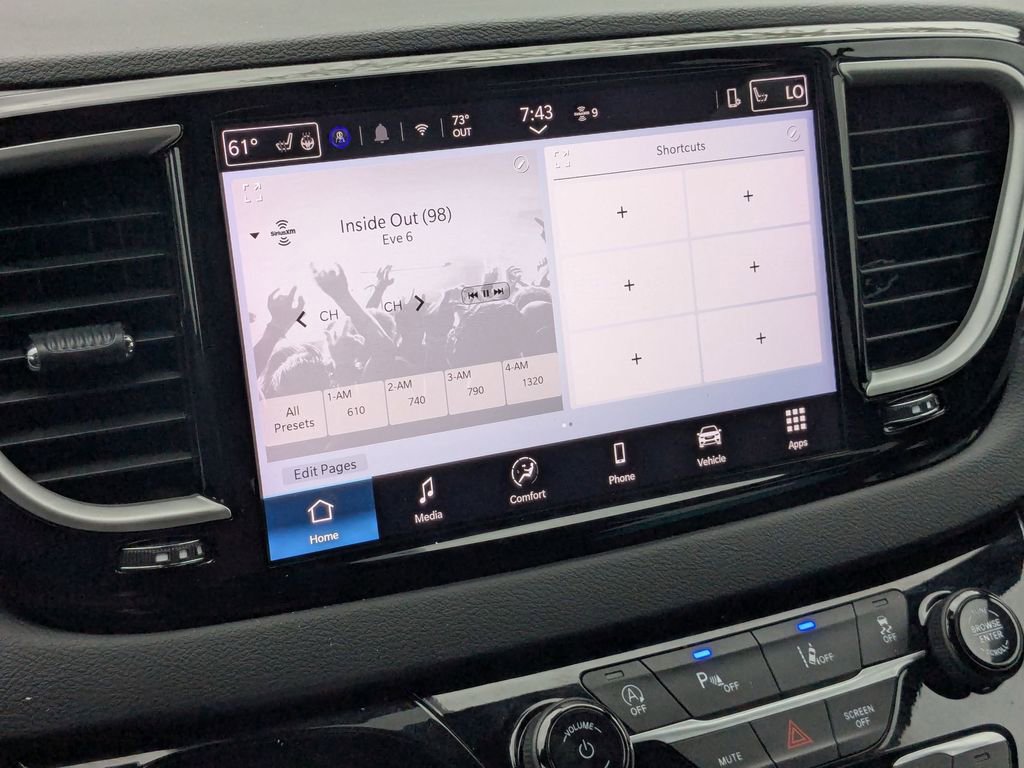 Used 2025 Chrysler Pacifica Select image 20