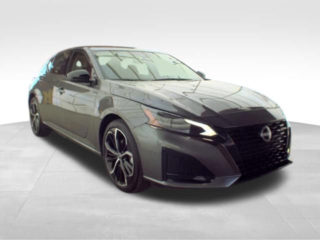 Used 2025 Nissan Altima 2.5 SR AWD/4WD image 4