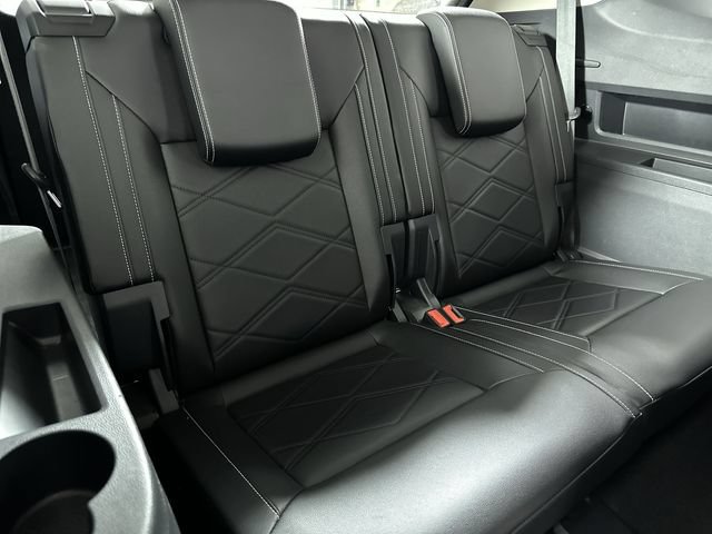 Used 2025 Volkswagen Atlas SE FWD image 28