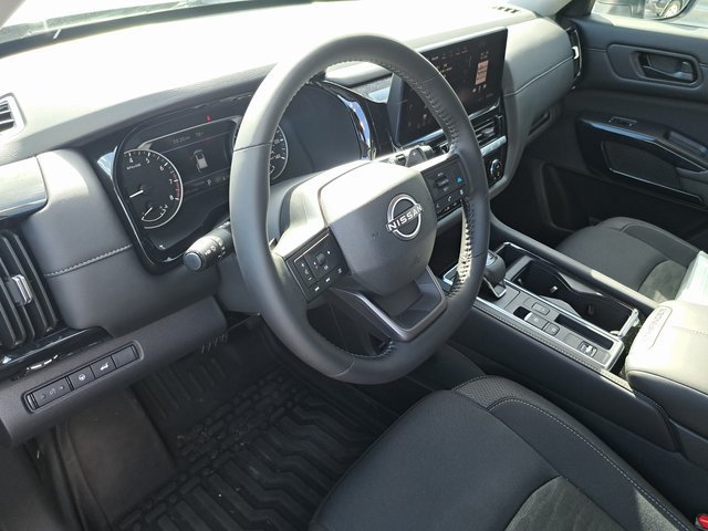 Used 2026 Nissan Pathfinder SV FWD image 10