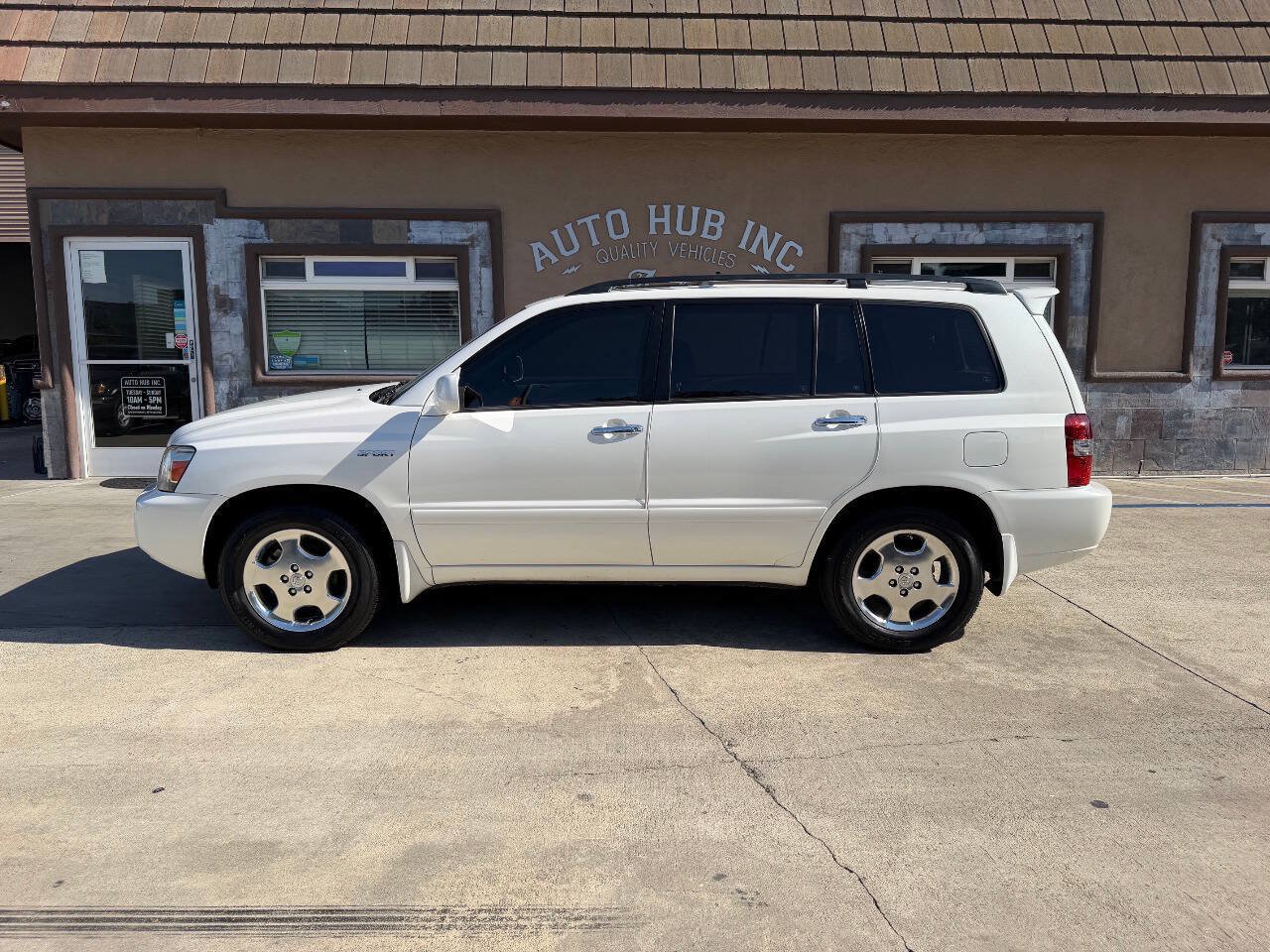 Used 2006 Toyota Highlander Sport w/ Towing Prep Pkg FWD image 6