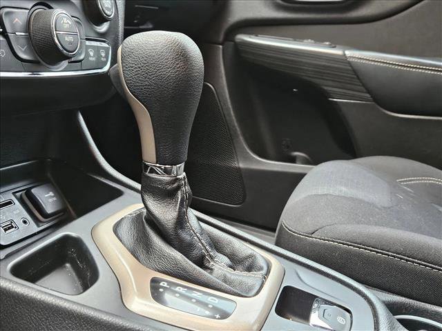 Used 2015 Jeep Cherokee Latitude w/ Comfort/Convenience Group image 13