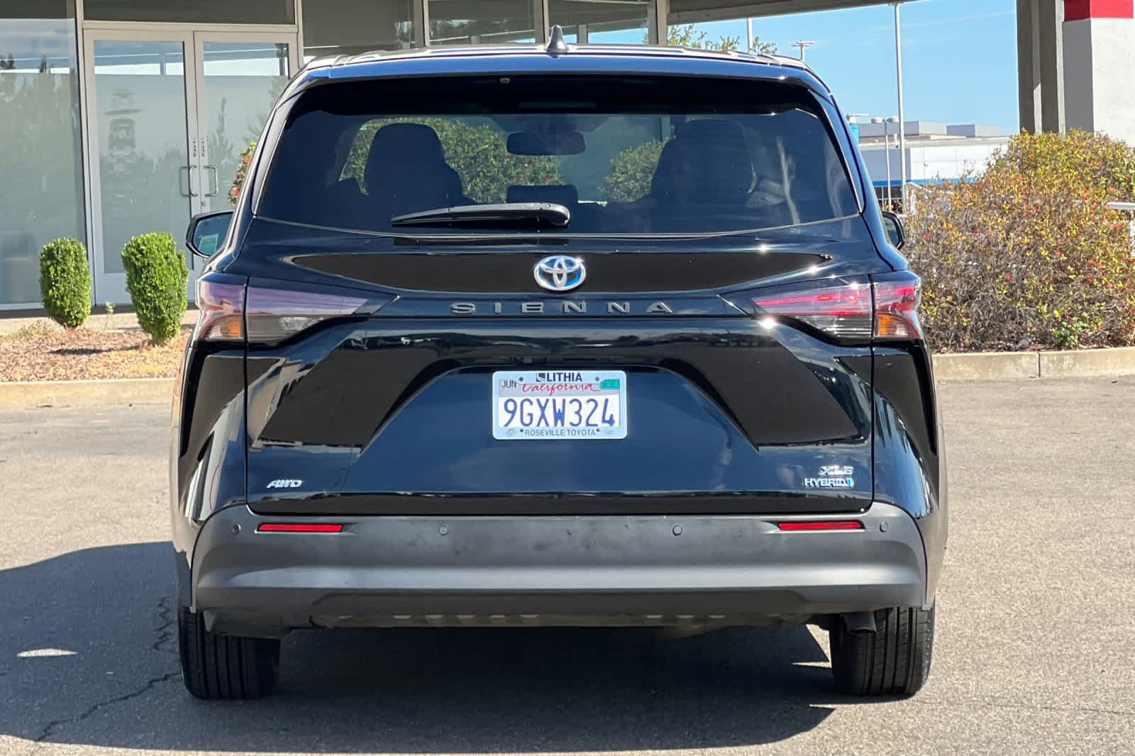 Used 2023 Toyota Sienna XLE AWD/4WD image 8