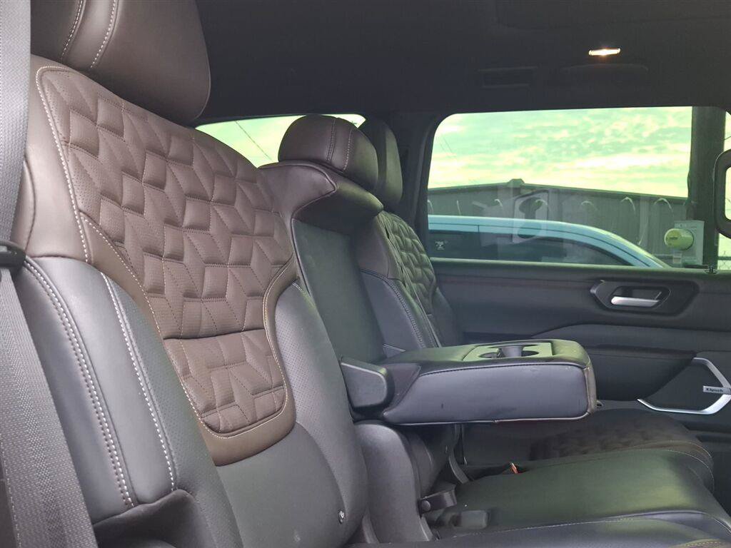 Used 2025 Nissan Armada Platinum w/ Convenience Package RWD image 34