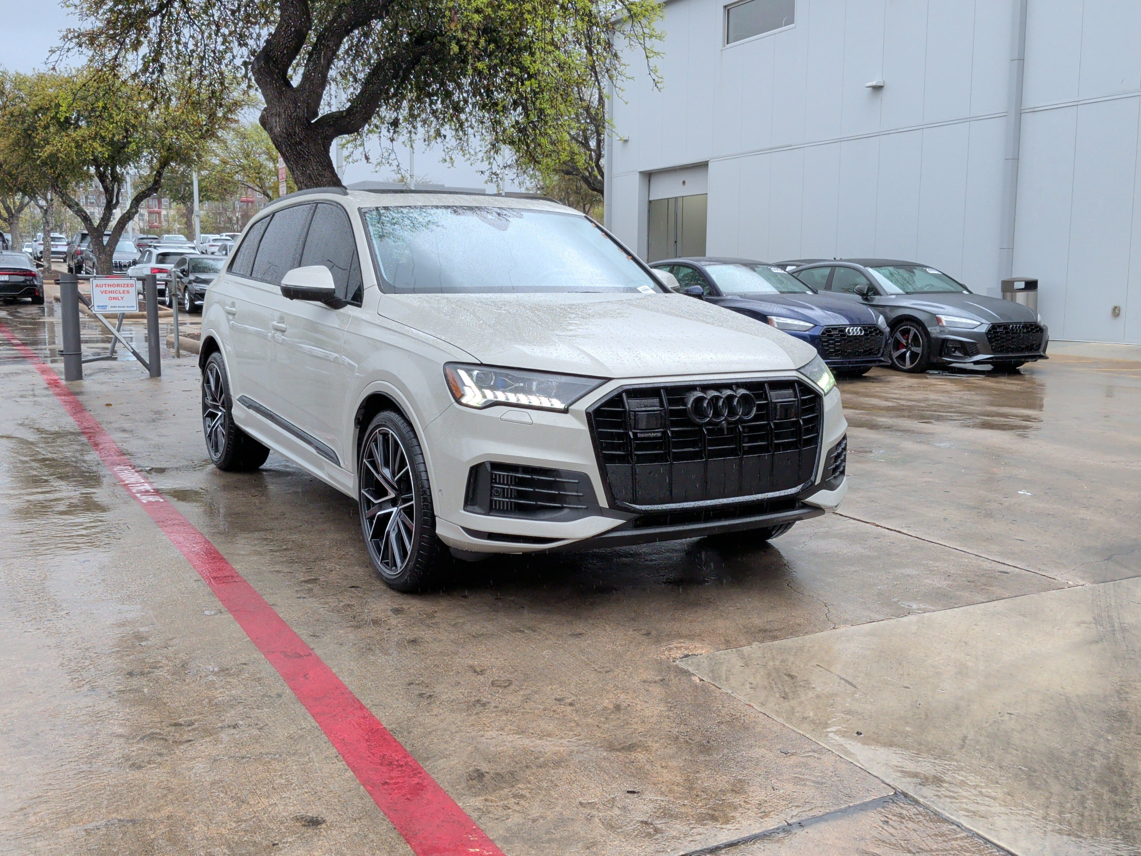 Used 2023 Audi Q7 3.0T Prestige w/ Prestige Package image 2