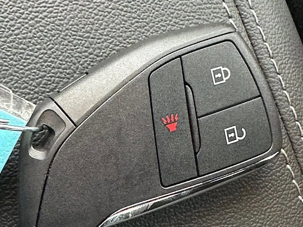 New 2026 GMC Canyon Elevation w/ LPO, Black Badging Package image 33