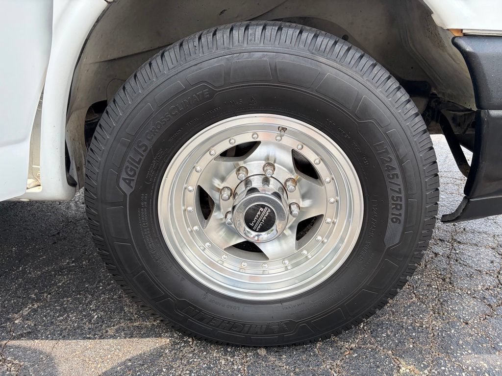 Used 2014 Chevrolet Express 2500 Extended RWD image 17