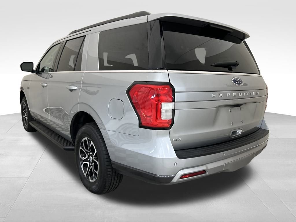 Used 2024 Ford Expedition XLT image 3