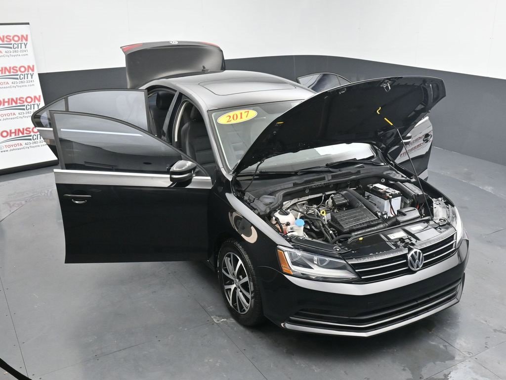 Used 2017 Volkswagen Jetta SE image 41