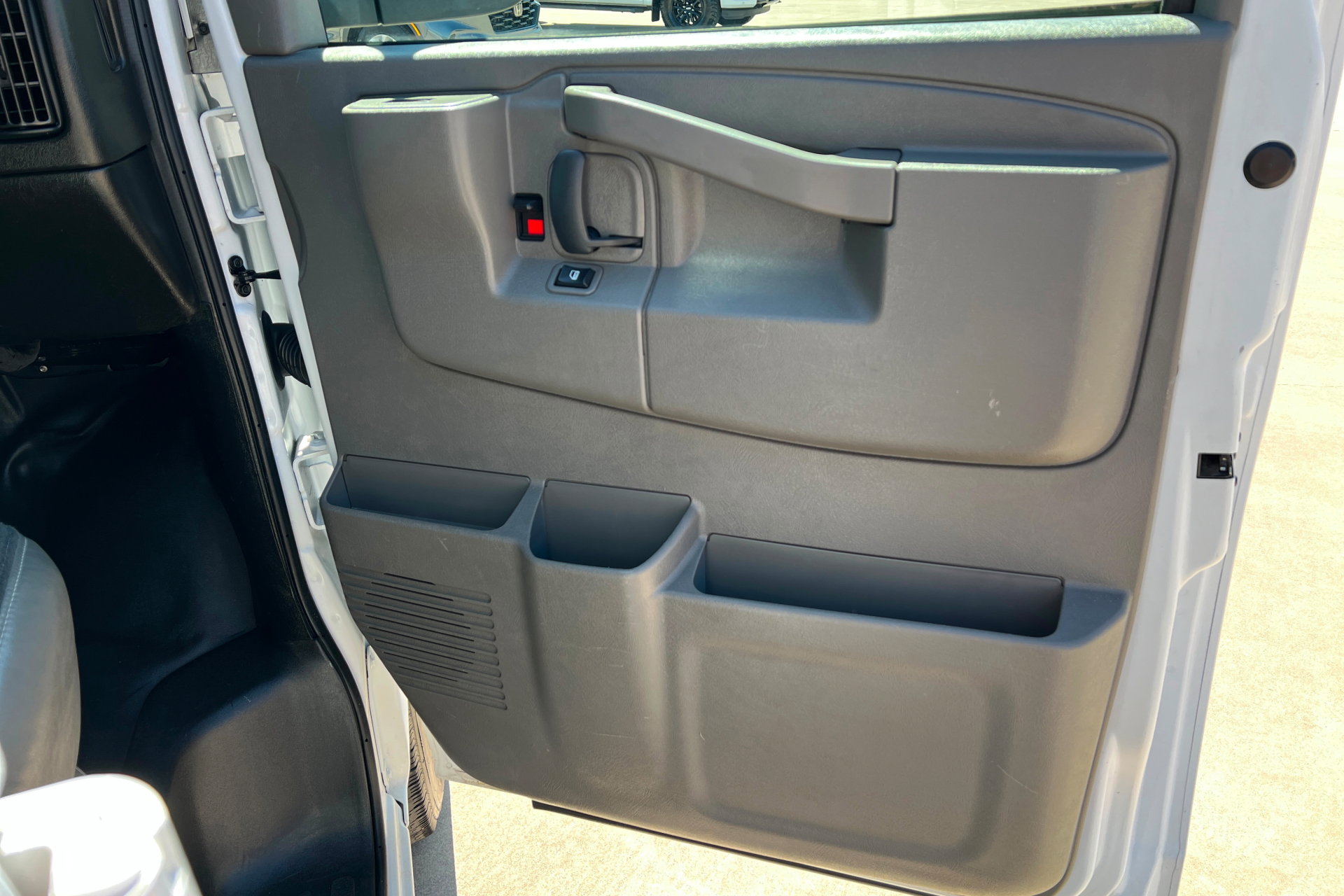 Used 2024 Chevrolet Express 2500 w/ Driver Convenience Package image 18