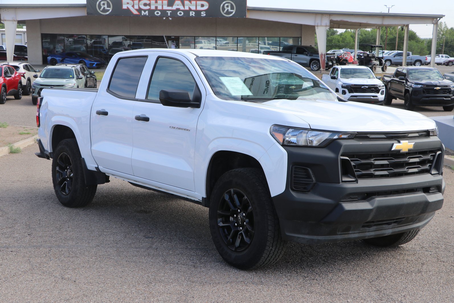 Used 2025 Chevrolet Colorado W/T w/ Advanced Trailering Package RWD image 1