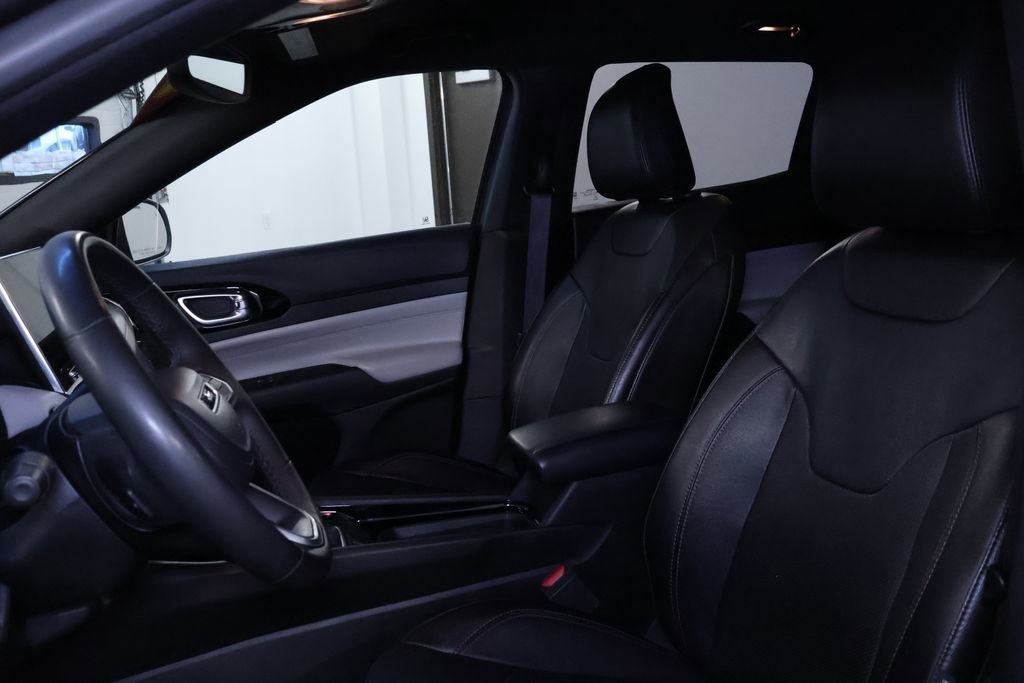 Used 2023 Jeep Compass Limited image 15