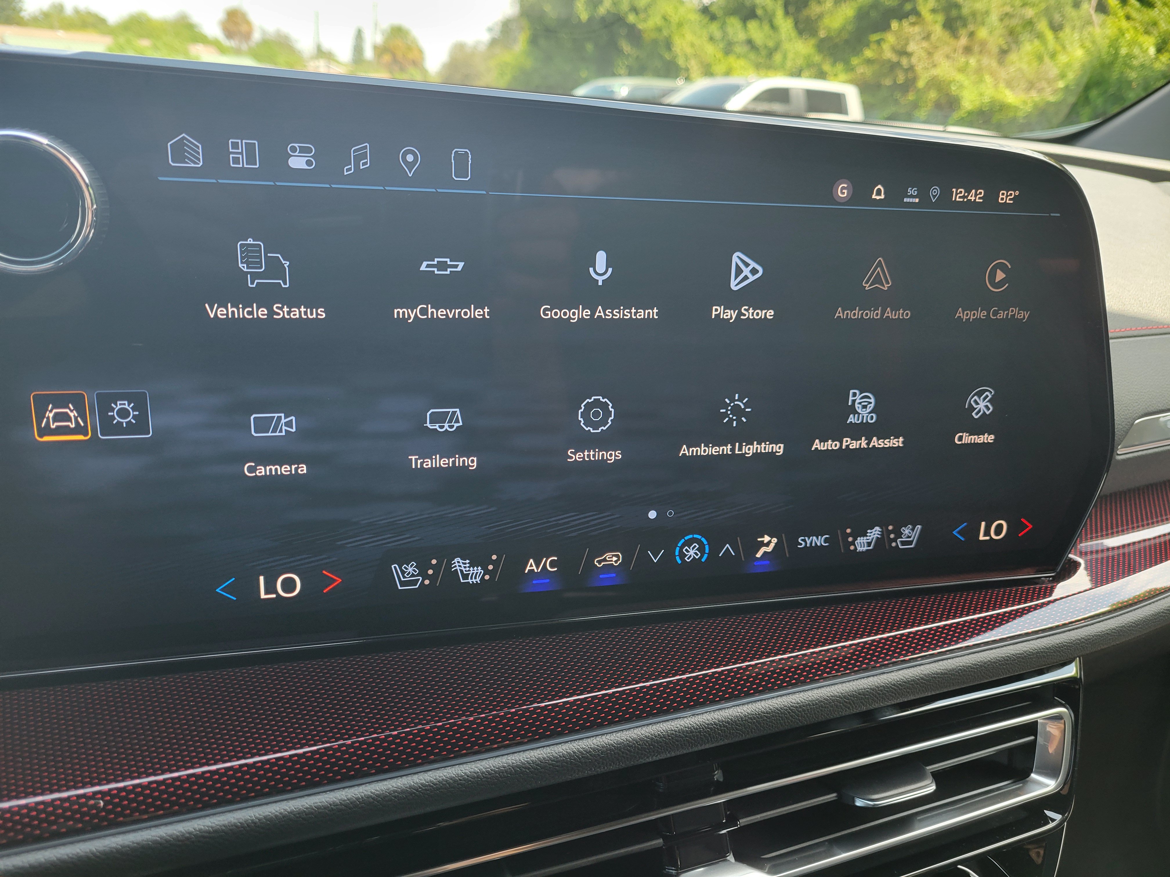 New 2027 Chevrolet Traverse RS w/ LPO, Floor Liner Package FWD image 18