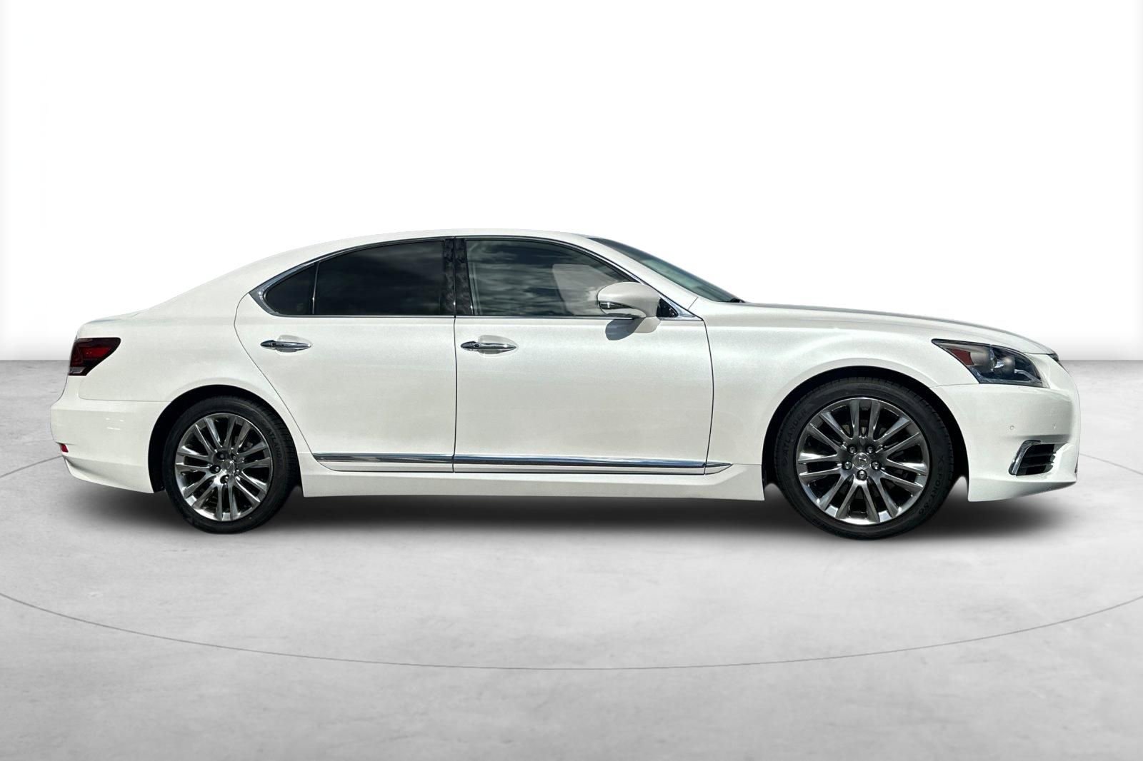 Used 2017 Lexus LS 460 w/ Comfort Package image 7