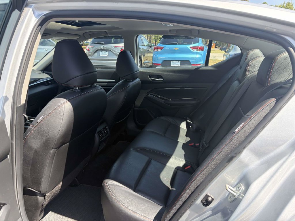 Used 2024 Nissan Altima 2.0 SR FWD image 13