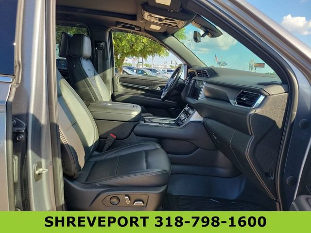 Used 2022 GMC Yukon Denali w/ Denali Ultimate Package AWD/4WD image 29