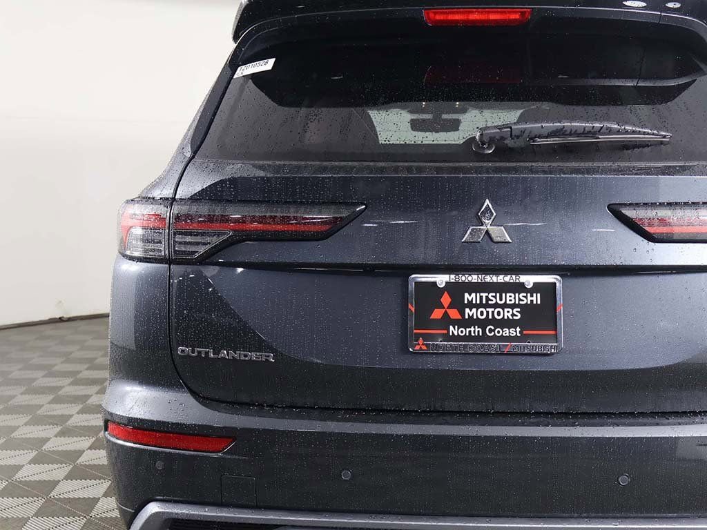 New 2026 Mitsubishi Outlander SEL image 18