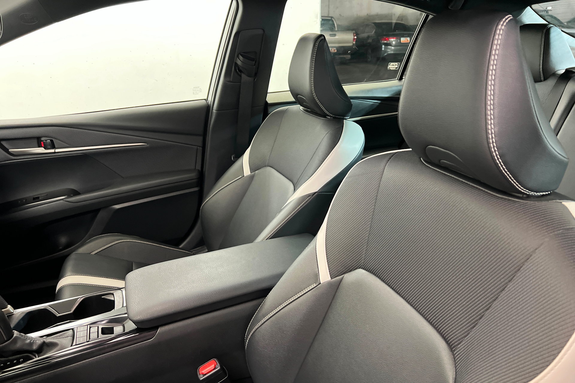 Used 2025 Toyota Camry SE FWD image 17