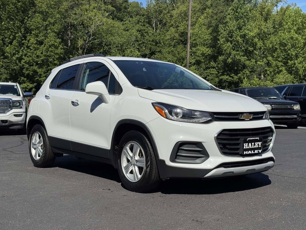Used 2020 Chevrolet Trax LT w/ LT Convenience Package FWD image 2