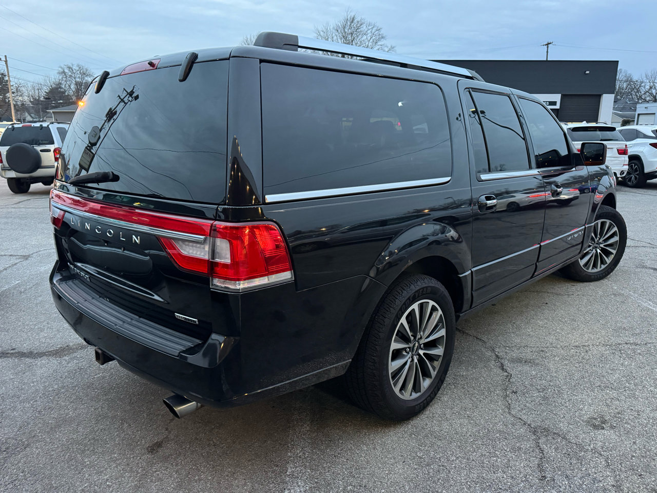 Used 2015 Lincoln Navigator L 4WD image 6