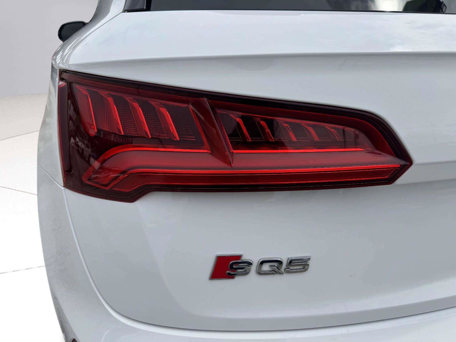Used 2018 Audi SQ5 Prestige w/ Prestige Package AWD/4WD image 14