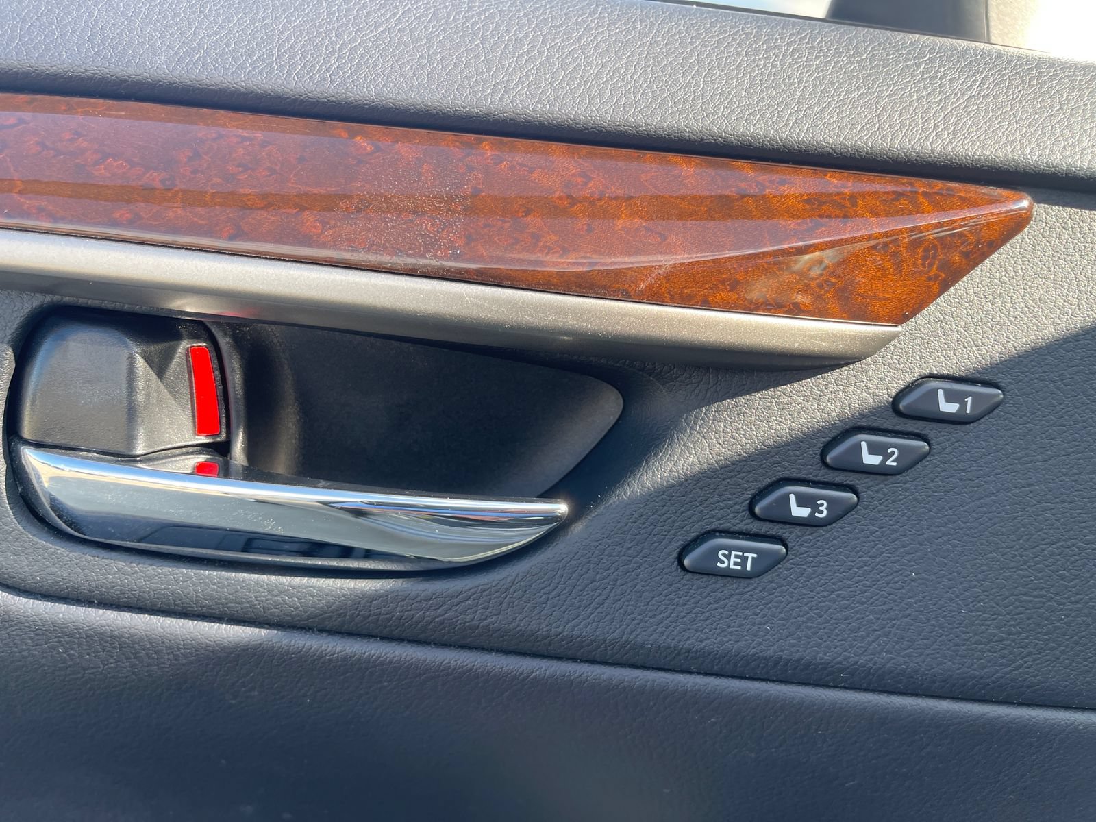 Used 2015 Lexus ES 350 w/ Ultra Luxury Package FWD image 30