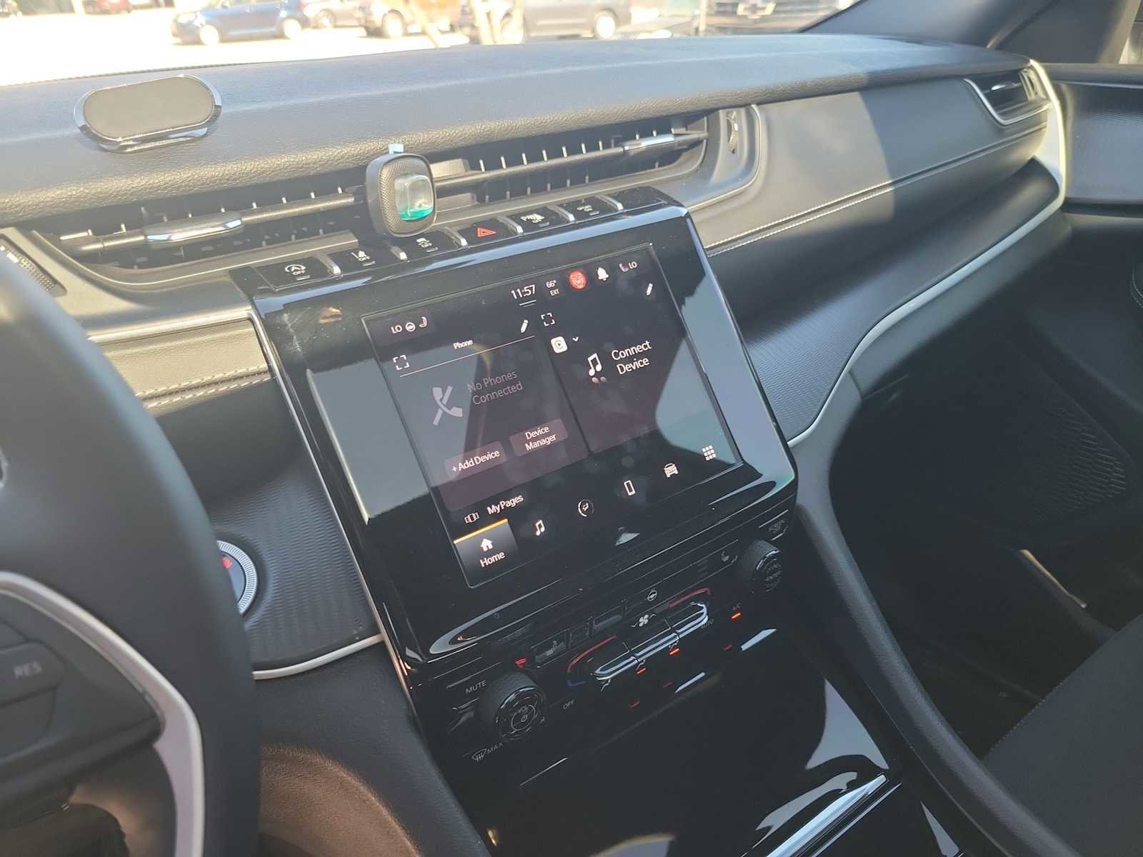 Used 2024 Jeep Grand Cherokee Laredo X w/ Luxury Tech Group I image 20