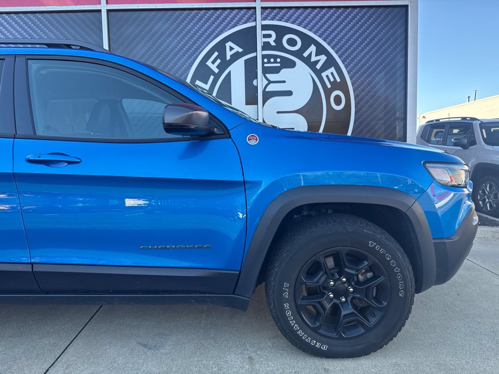 Used 2020 Jeep Cherokee Trailhawk w/ Cold Weather Group AWD/4WD image 3