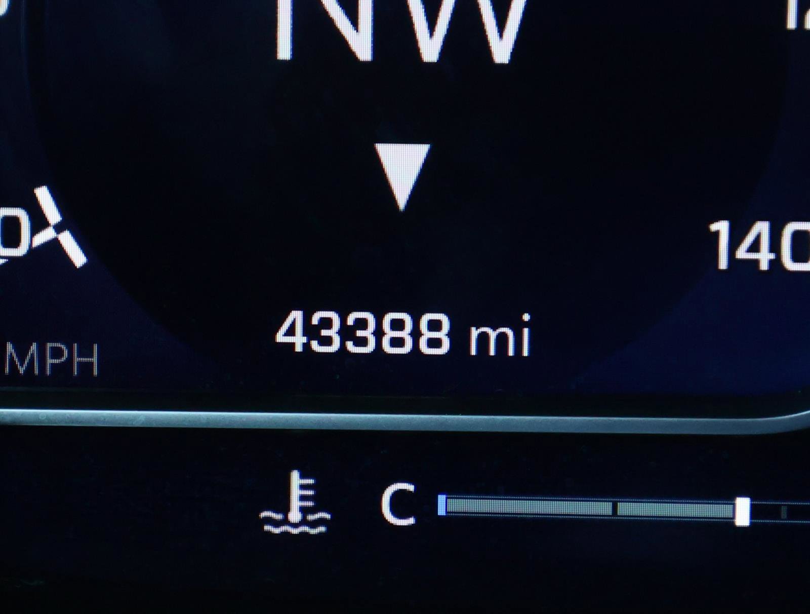 Used 2023 Chevrolet Suburban RST w/ Luxury Package image 35