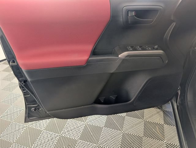 Used 2021 Toyota Tacoma SR5 RWD image 11