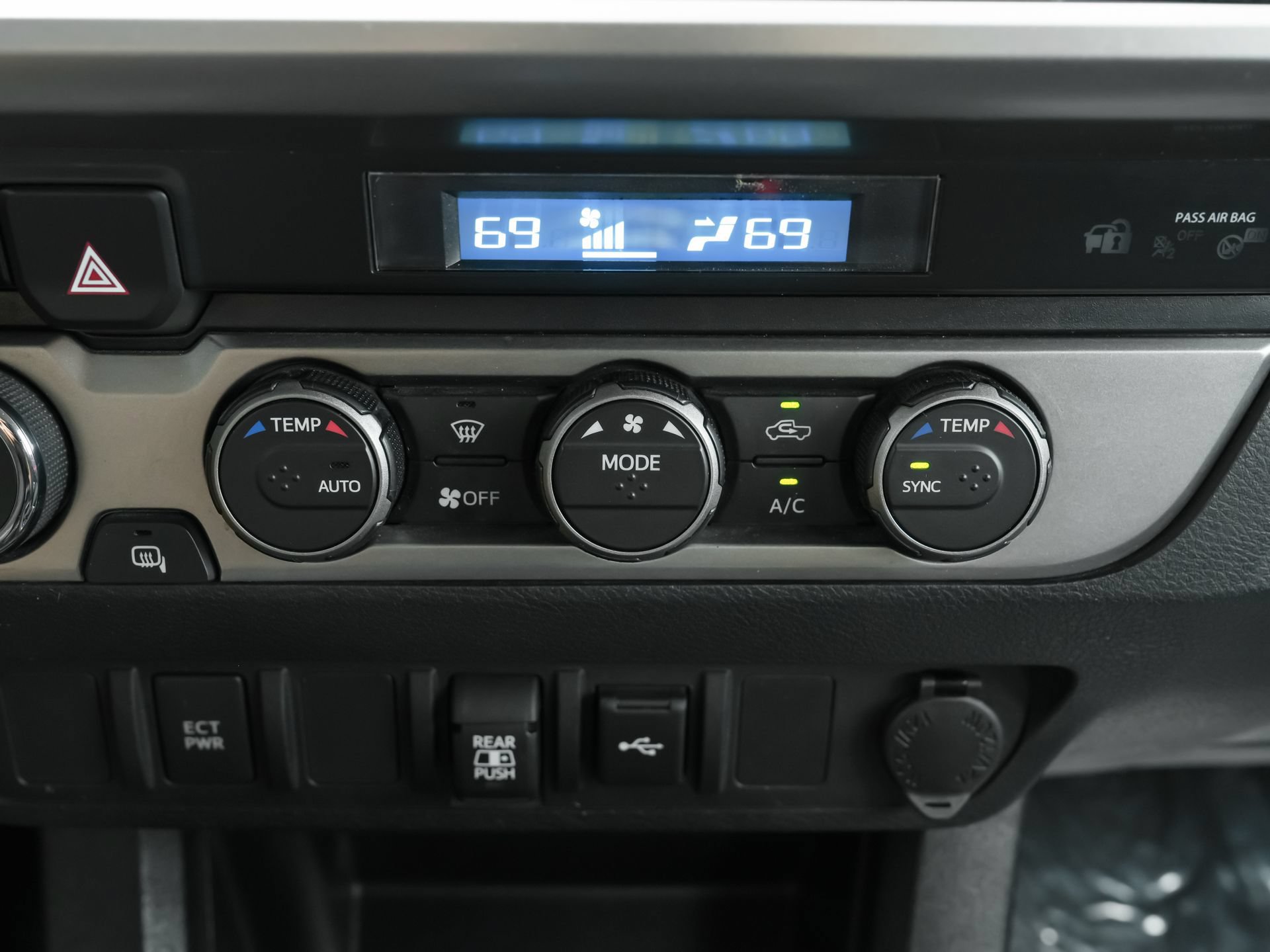 Used 2023 Toyota Tacoma SR5 AWD/4WD image 14