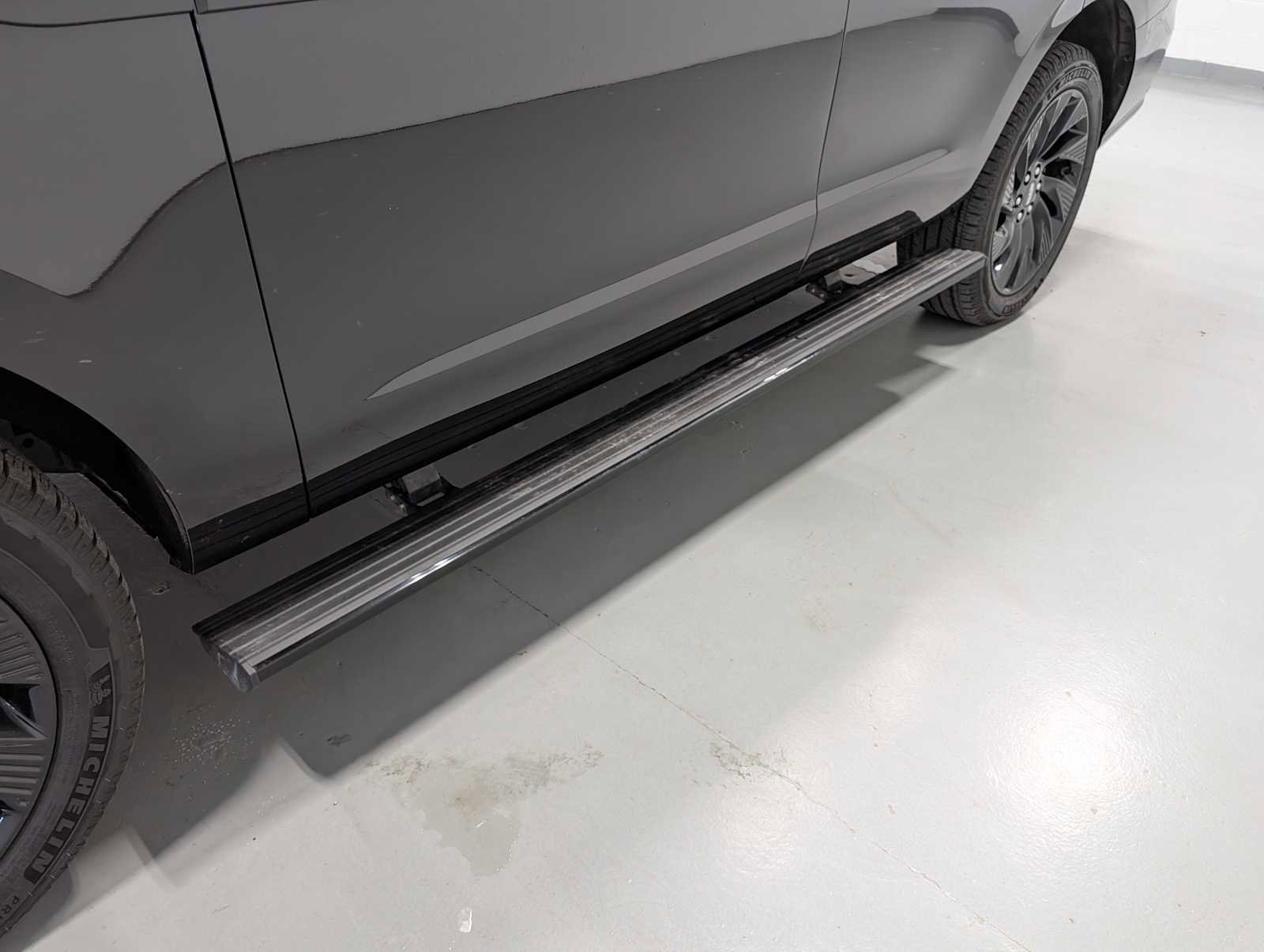 Used 2025 Lincoln Navigator Reserve w/ Jet Appearance Package image 13