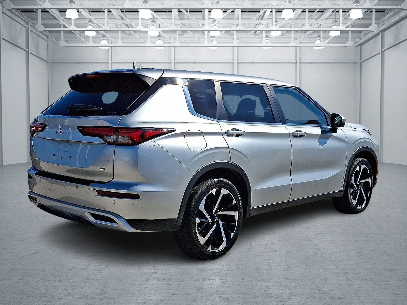 Used 2023 Mitsubishi Outlander SE image 6