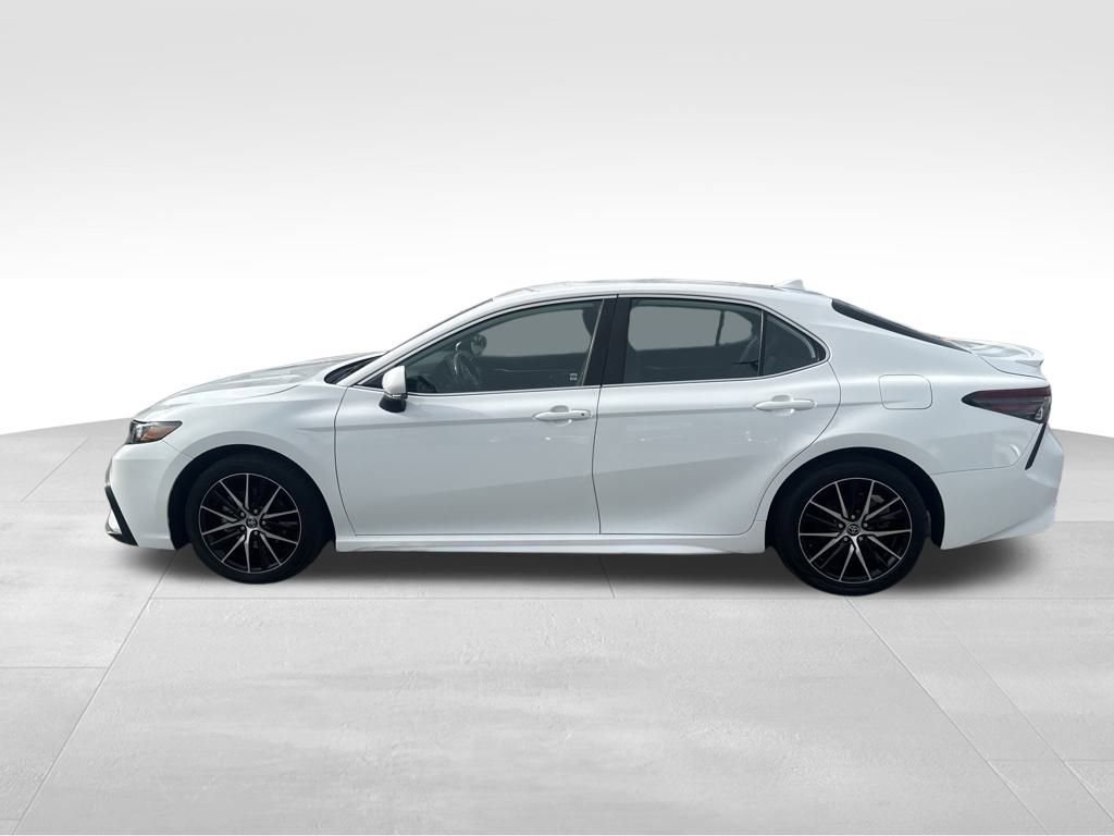 Used 2023 Toyota Camry SE video 2