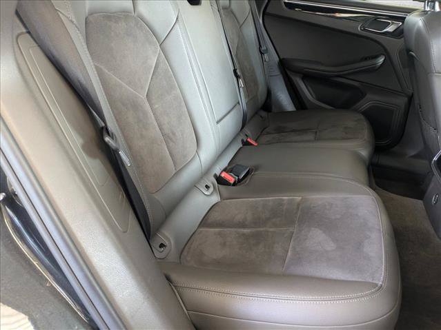 Used 2017 Porsche Macan AWD/4WD image 18