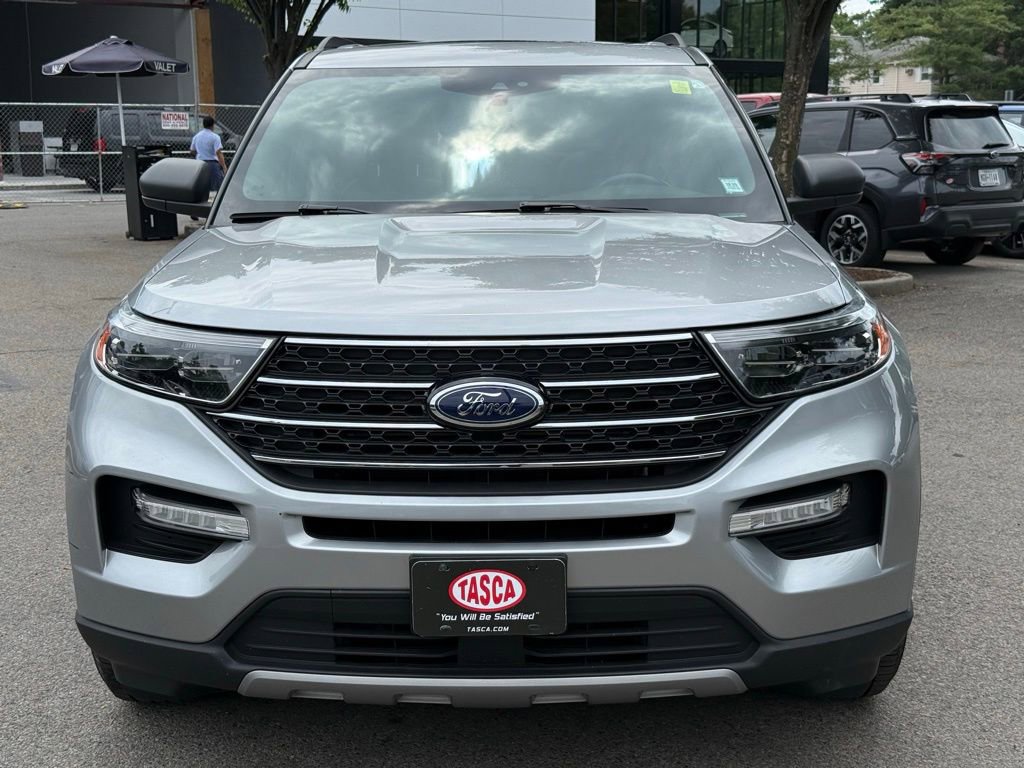 Used 2020 Ford Explorer XLT w/ Equipment Group 202A AWD/4WD image 3
