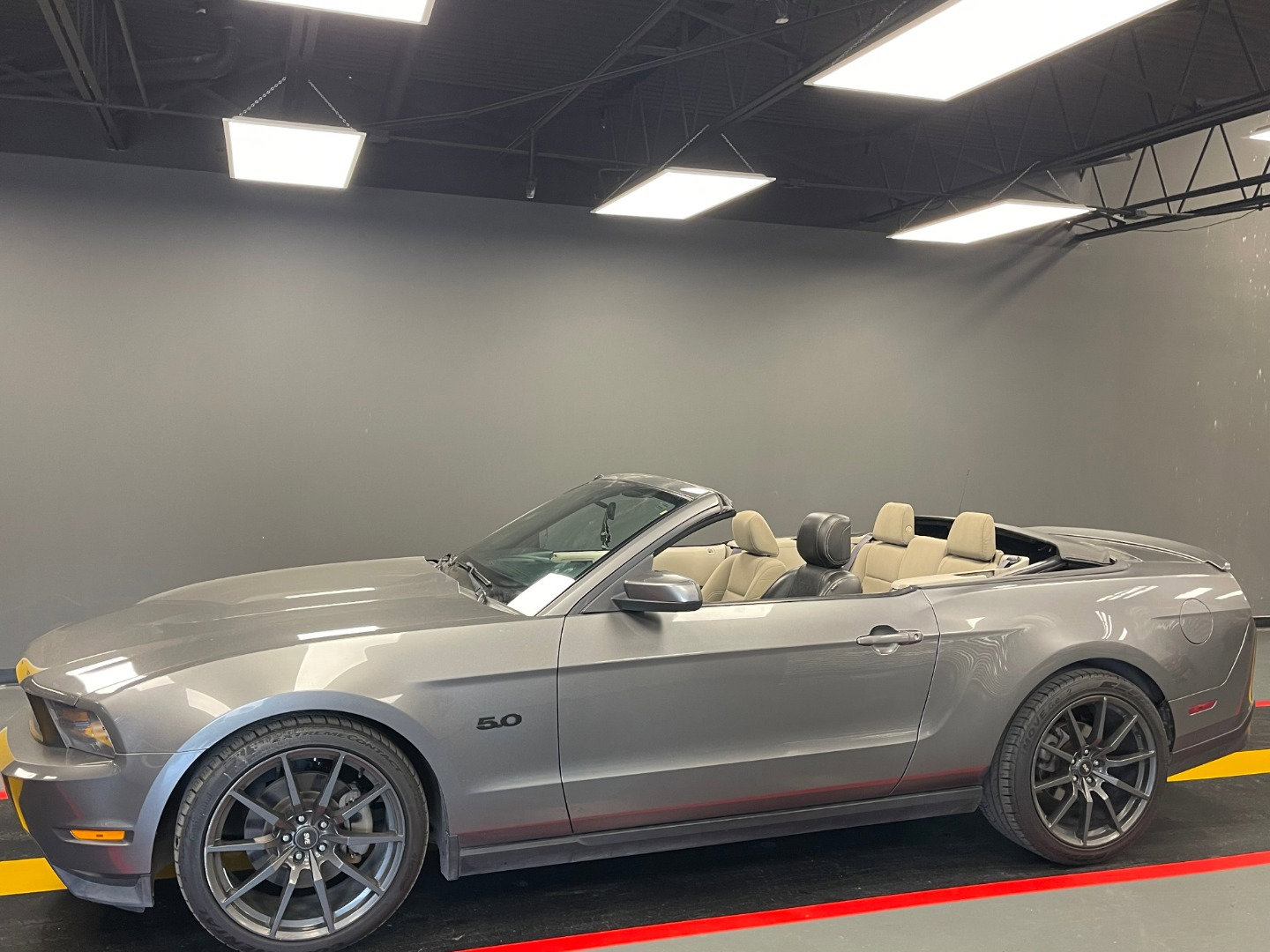 Used 2011 Ford Mustang GT RWD image 2
