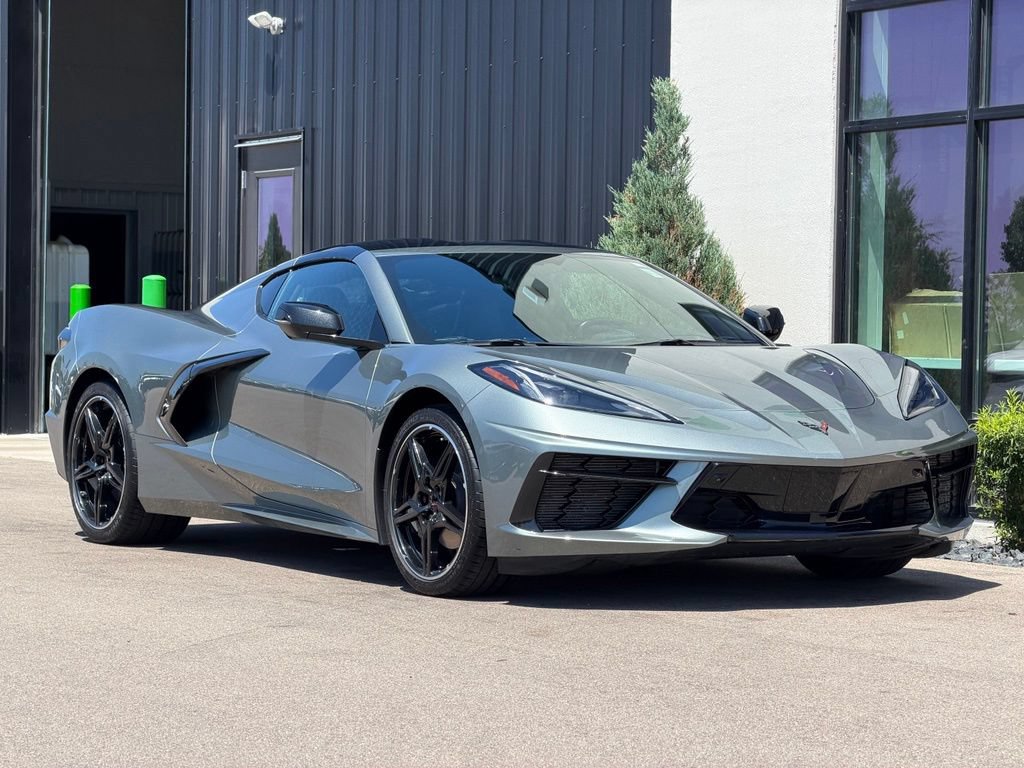 Used 2023 Chevrolet Corvette Stingray Preferred Cpe w/ Body-Color Dual Roof Package RWD image 4