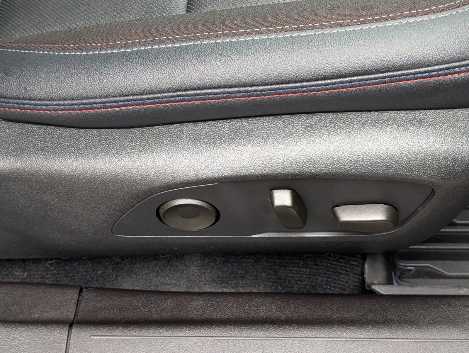 Used 2024 Chevrolet Equinox EV RS image 25