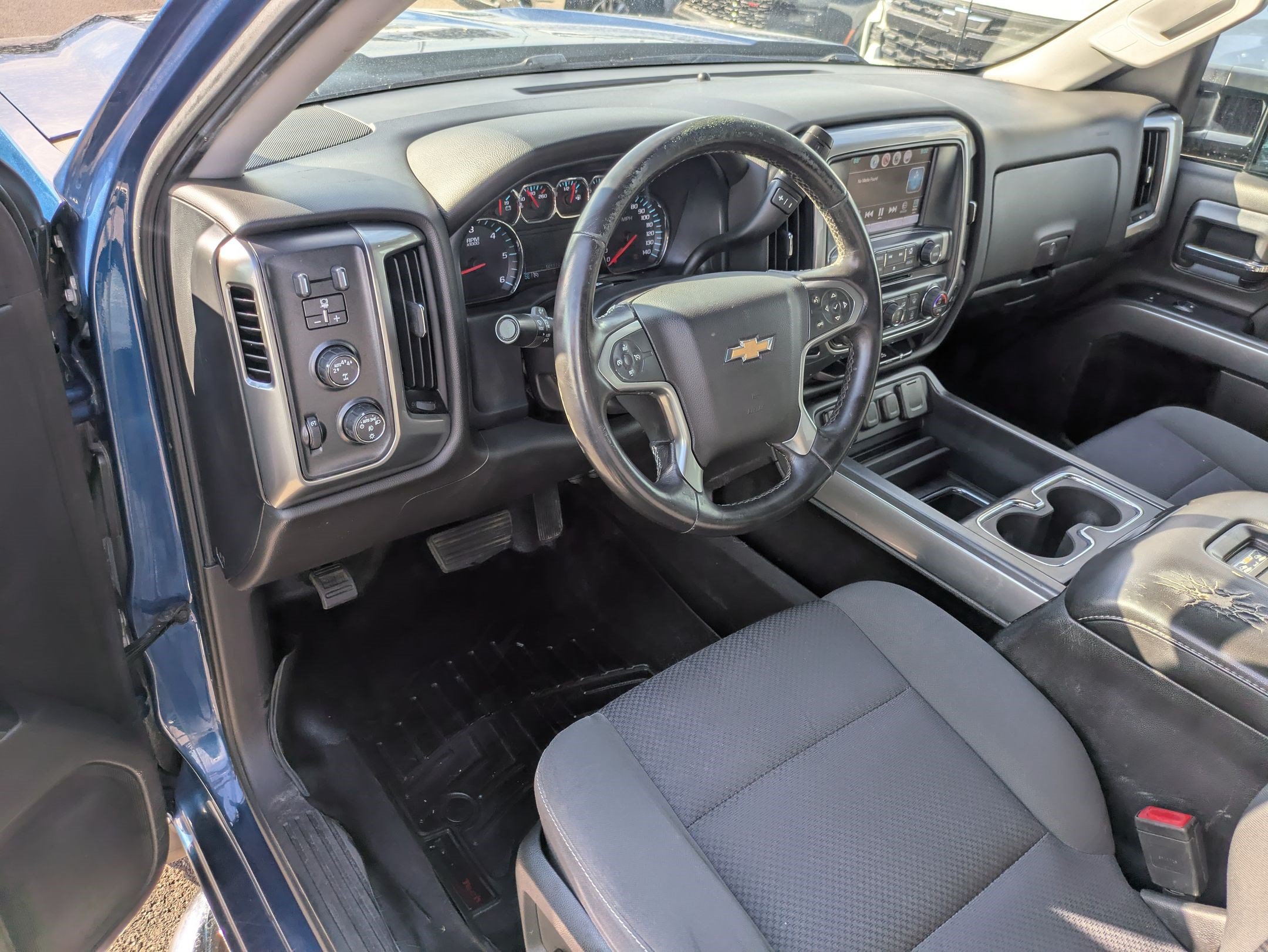 Used 2018 Chevrolet Silverado 1500 LT w/ LT Fleet Convenience Package AWD/4WD image 14