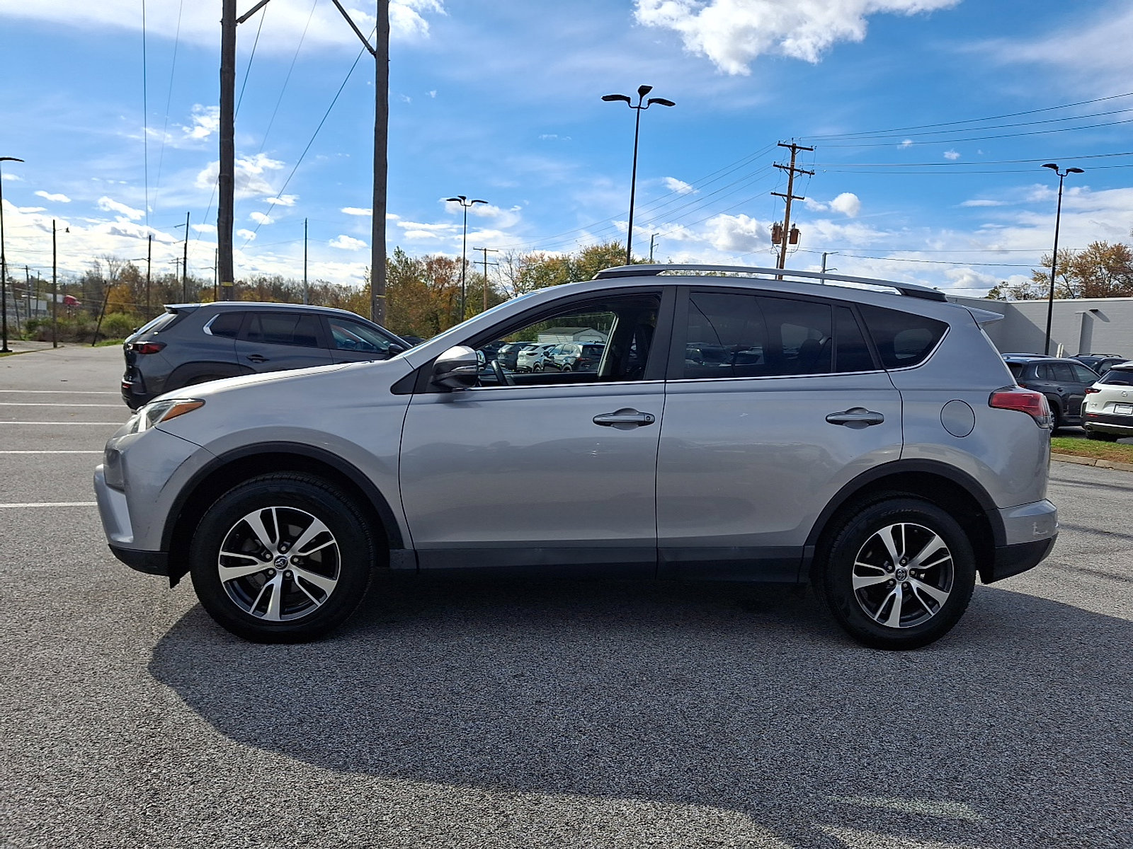 Used 2018 Toyota RAV4 XLE image 4