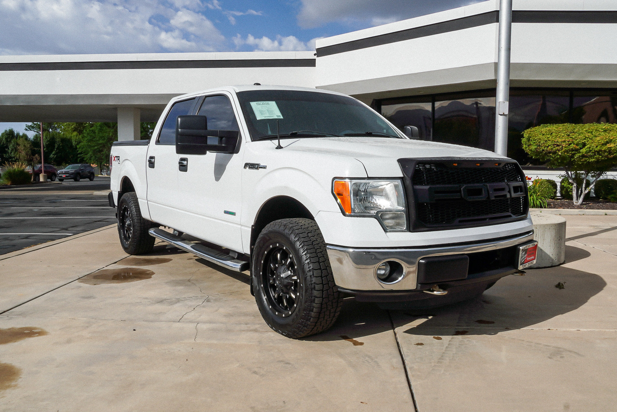 Used 2013 Ford F150 XLT w/ Luxury Equipment Group AWD/4WD image 2