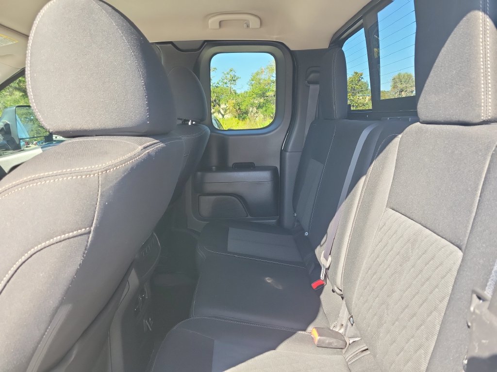 Used 2018 Nissan Titan SV w/ SV Convenience Package RWD image 24