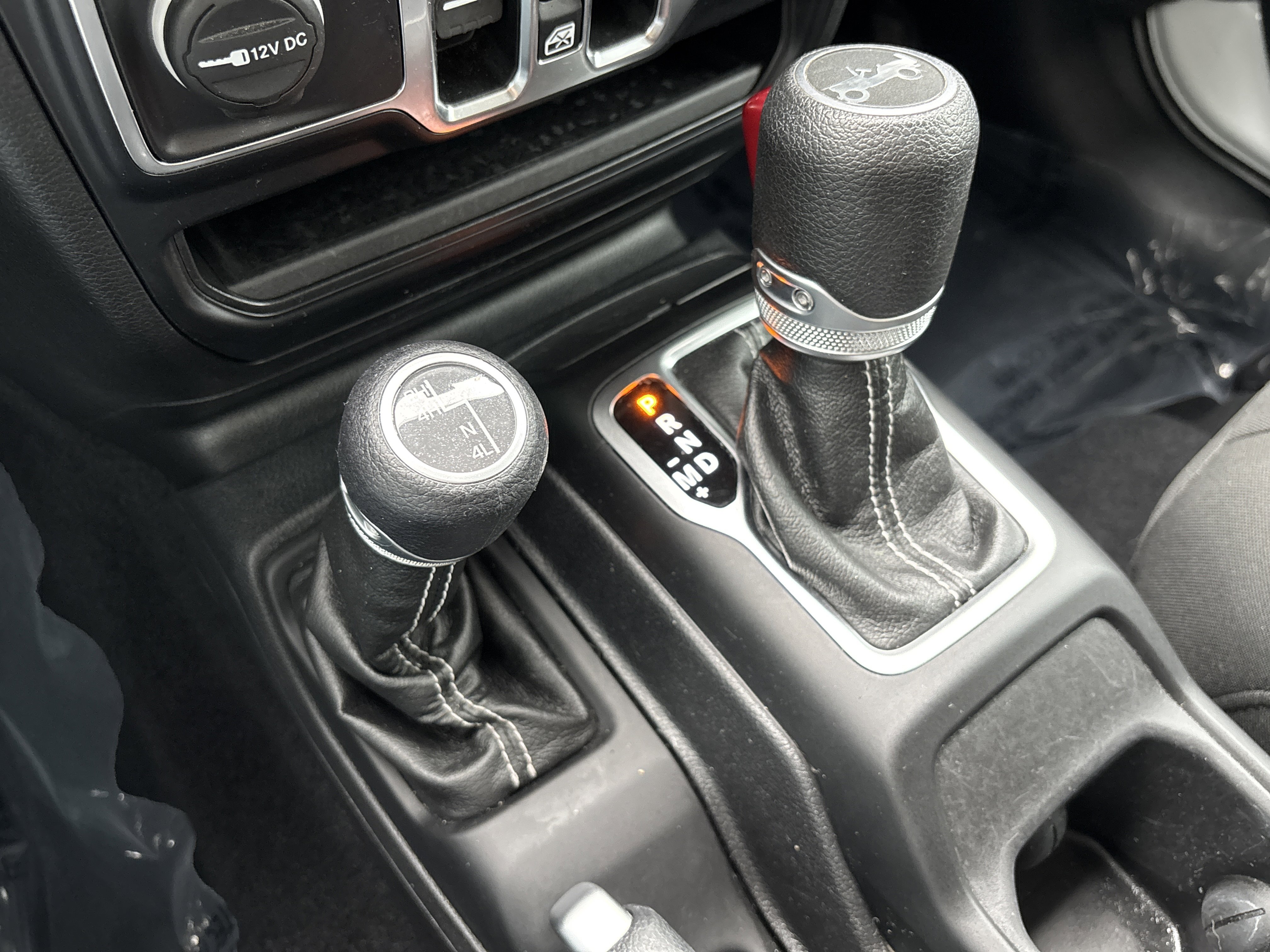 Used 2020 Jeep Wrangler Unlimited Sahara w/ Dual Top Group AWD/4WD image 22