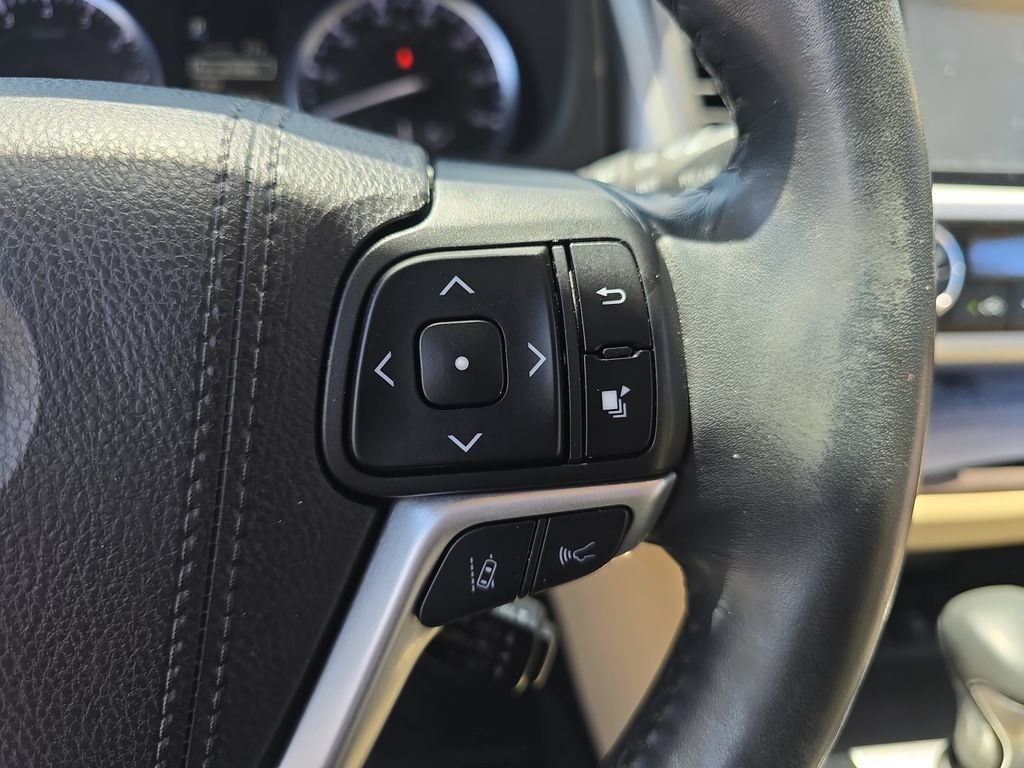 Certified 2019 Toyota Highlander XLE AWD/4WD image 20