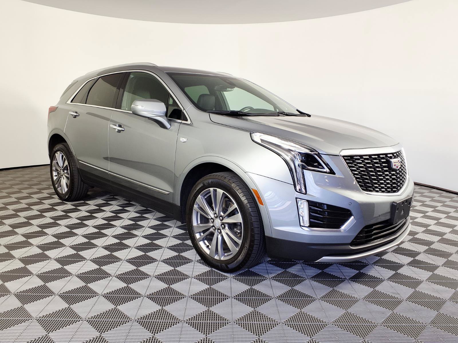 Certified 2023 Cadillac XT5 Premium Luxury AWD/4WD image 3