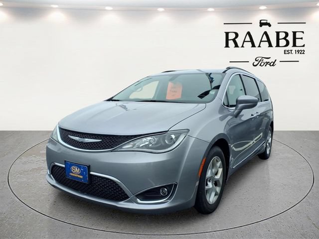 Used 2017 Chrysler Pacifica Touring-L w/ Tire & Wheel Group FWD image 3