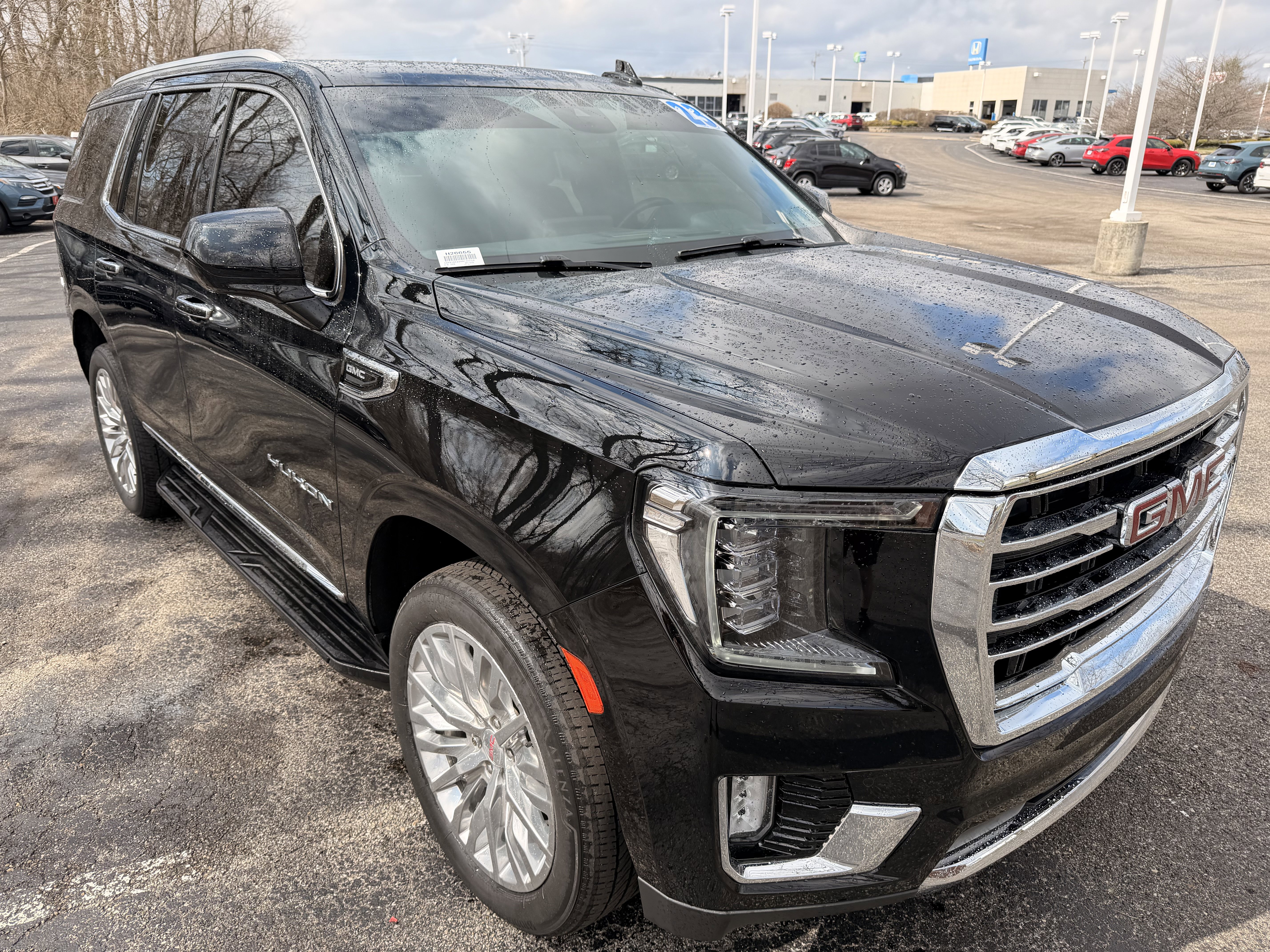Used 2023 GMC Yukon SLT image 1